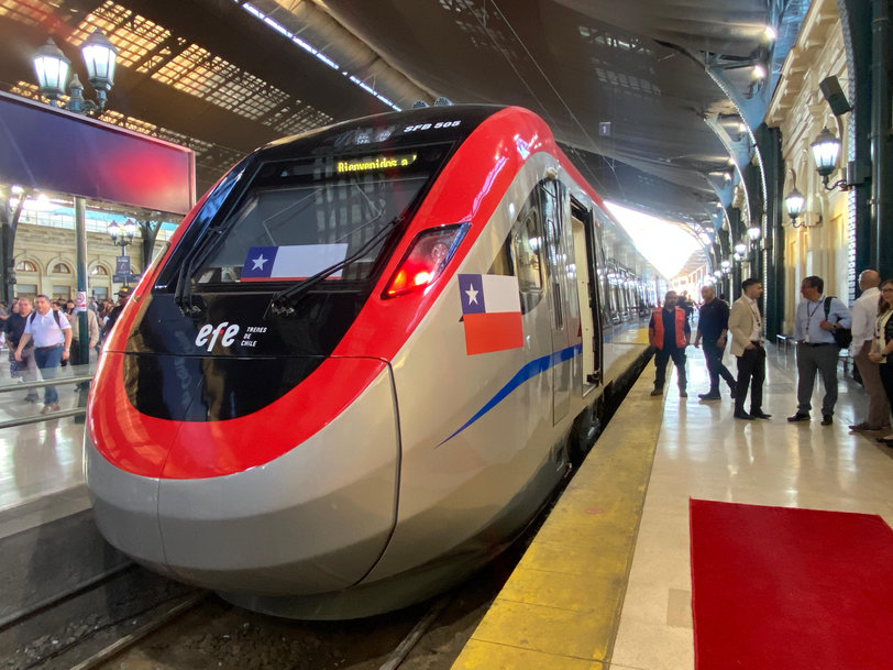 EFE inaugurates the fastest and most modern train in South America